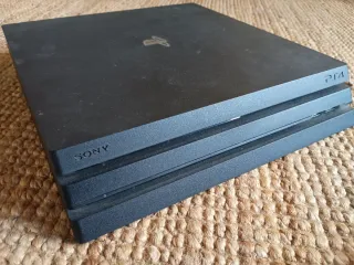 PS4 Pro 1TB + extras