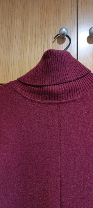 Vestido largo punto cuello alto burdeos