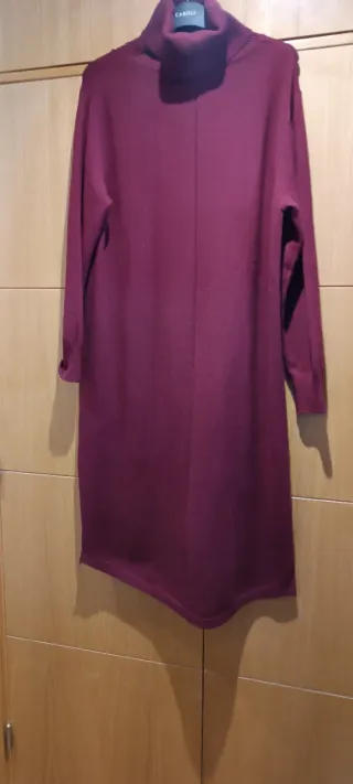 Vestido largo punto cuello alto burdeos
