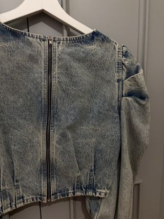 Top vaquero Zara manga abullonada