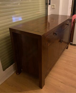 Mueble de madera marrón