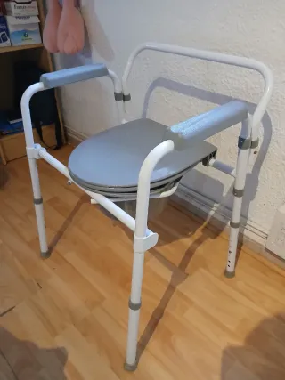 Silla de inodoro con reposabrazos