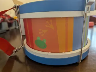 Tambor infantil Sevi con baquetas