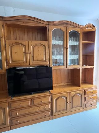 Mueble de comedor de madera maciza y cristal