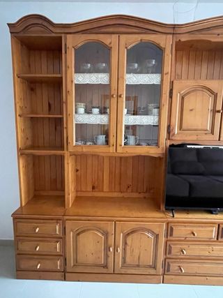 Mueble de comedor de madera maciza y cristal