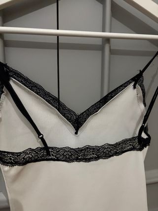 Body Zara encaje negro y blanco