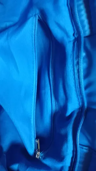 Bolso acolchado STRADIVARIUS azul nuevo.