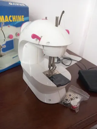 Mini Máquina de Coser Bravo