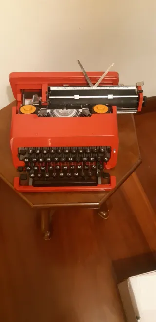 Máquina de escribir Olivetti Valentine Roja