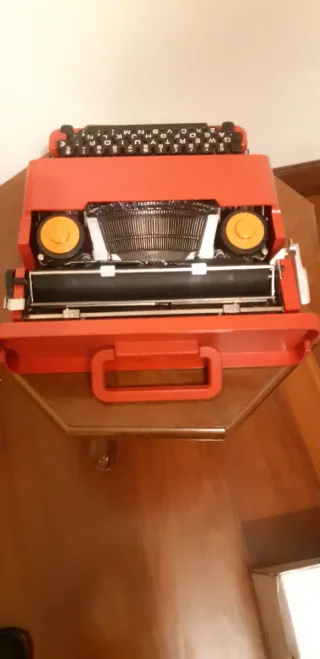 Máquina de escribir Olivetti Valentine Roja
