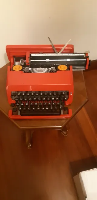 Máquina de escribir Olivetti Valentine Roja