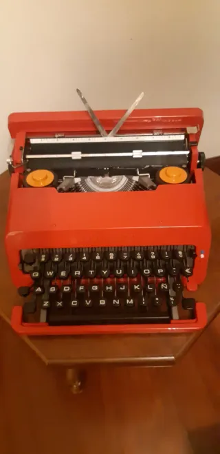 Máquina de escribir Olivetti Valentine Roja