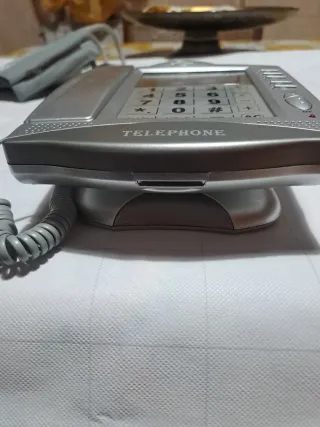 Telefono fisso silver con tastiera