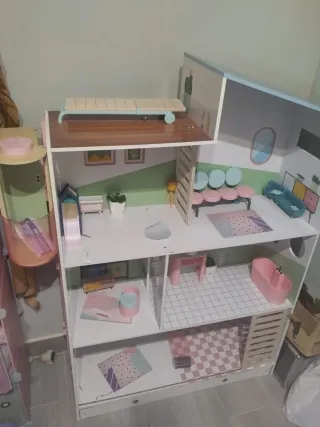 Casa de muñecas de madera