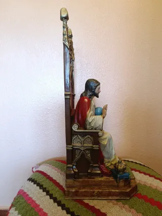 Escultura Cristo Rey entronizado