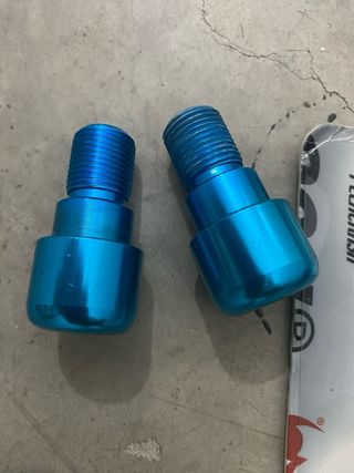 Piezas para moto: Puños, intermitentes y más