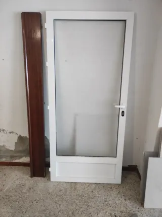 Puerta aluminio con cristal