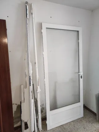 Puerta aluminio con cristal