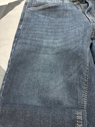 Vaqueros hombre sin usar