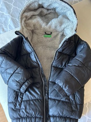 Anorak Benetton niño acolchado negro T.6-8 122cm.