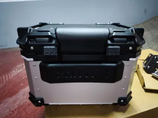 Baúl Zontes 45L + Soporte Zontes 703f