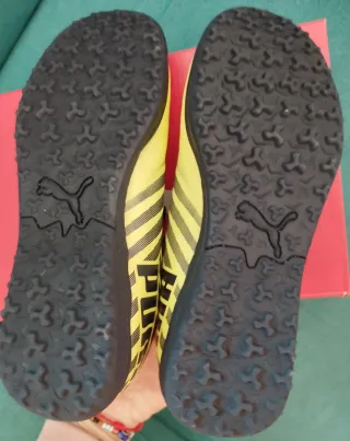 Zapatillas multitacos Puma amarillas y negras