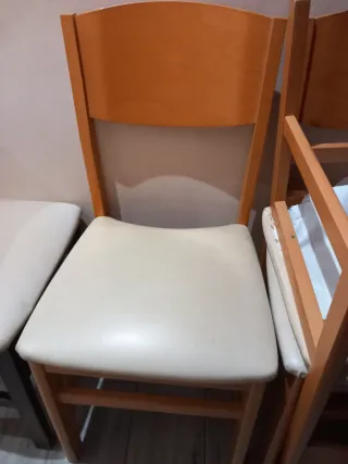 Sillas de comedor madera y polipiel beige