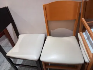 Sillas de comedor madera y polipiel beige