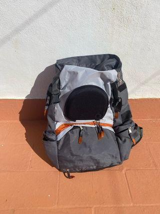 Mochila senderismo gris y naranja