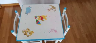 Mesa y 2 sillas infantiles madera y mimbre