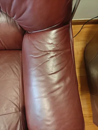 Sofá de cuero marrón elegante