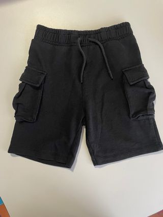 Bermudas negras con bolsillos