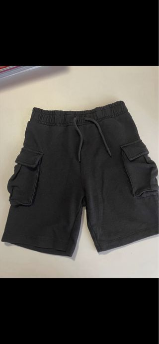 Bermudas negras con bolsillos