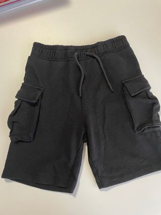 Bermudas negras con bolsillos