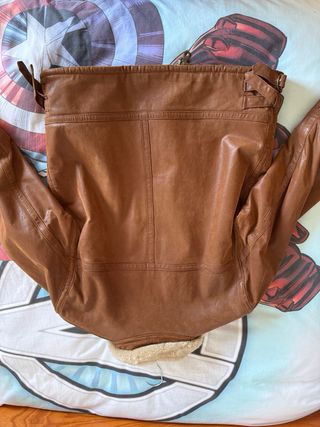 Chaqueta de piel marrón con forro