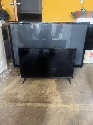 2 Televisores Negros (No encienden)