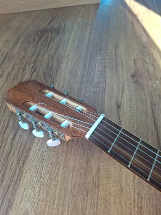 Guitarra española infantil marca ramirez