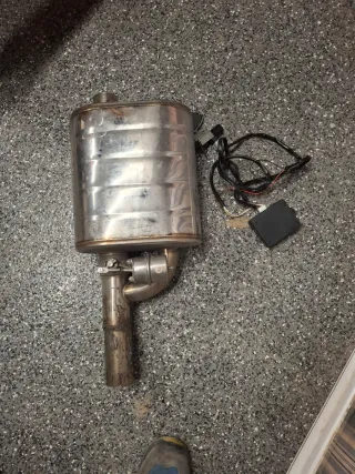 Tubo de escape con válvula