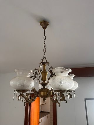 Lámpara de araña antigua dorada