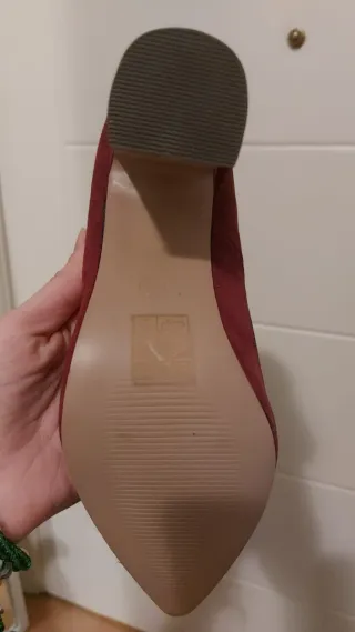 Zapatos de tacón burdeos