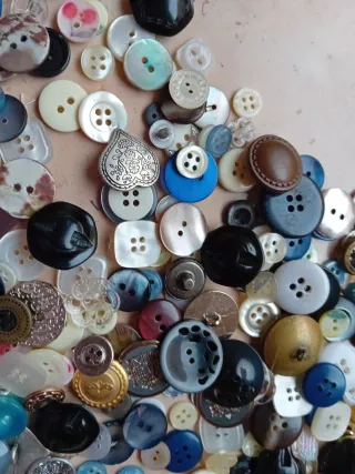 Lotto bottoni assortiti 330 gr