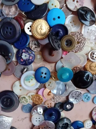 Lotto bottoni assortiti 330 gr