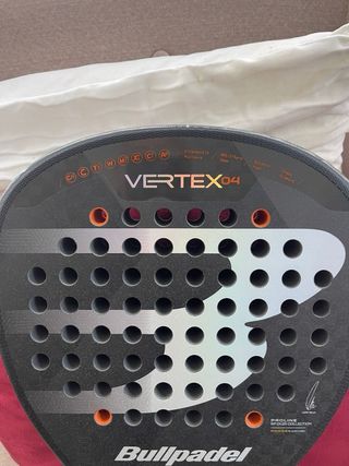 Pala Bullpadel Vertex 04 + Funda (2 partidos)