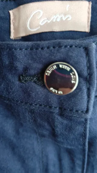 Pantalones azules con raya lateral