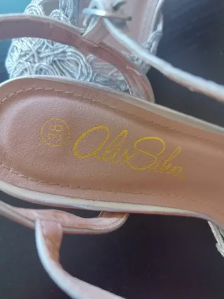 Sandalias plateadas. Tacón 7cm. Talla 36