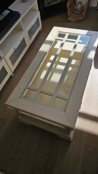 Mesa de centro de salón con cristal