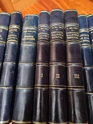 colección de libros especializados en farmacia