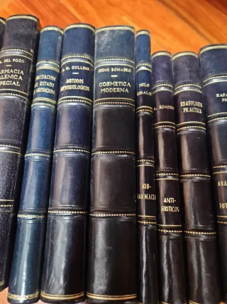 colección de libros especializados en farmacia