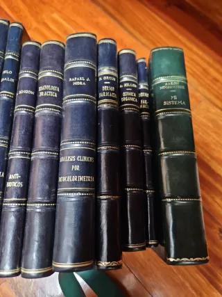 colección de libros especializados en farmacia