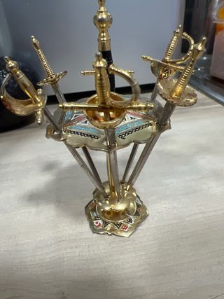 Juego de espadas decorativas